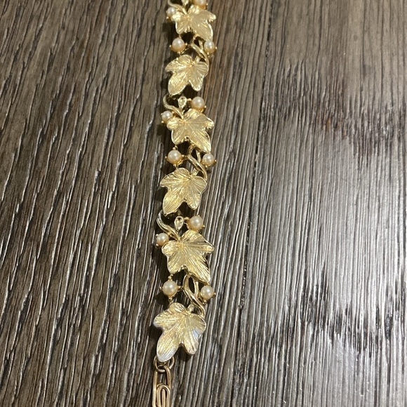 Vintage Lisner Maple Leaf Faux Pearl Necklace Open Work GoldTone - Picture 9 of 12